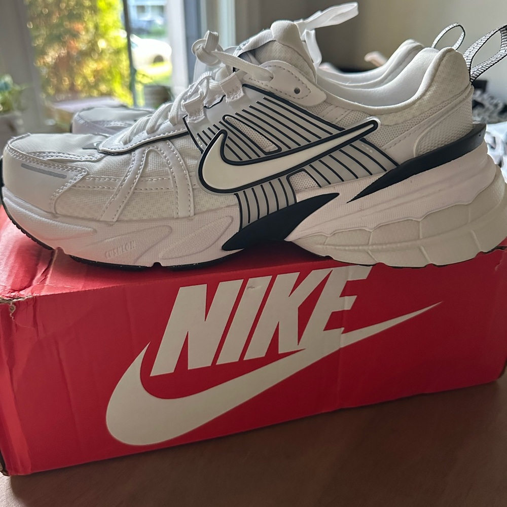 NWT Size 9 Nike